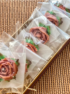 A picture of Valentines Flower Cookies.