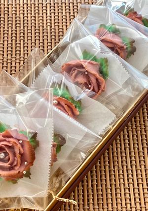 A picture of Valentines Flower Cookies.
