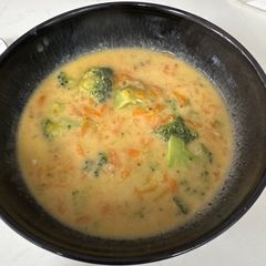 A picture of Broccoli and cheese soup.