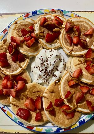 Foto di Pancakes con yogurt e fragole 🥞😋🍓