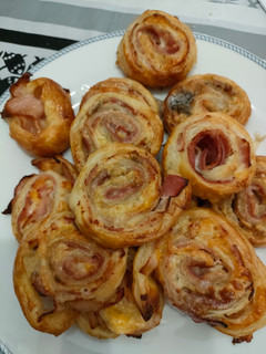 Una foto de Rollitos de bacon y queso