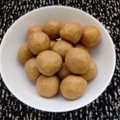A picture of Sattu laddoo.