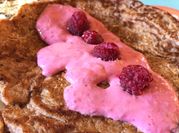 Una foto de yogurt frambuesa