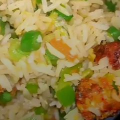A picture of Vegetable Manchurian Rice.