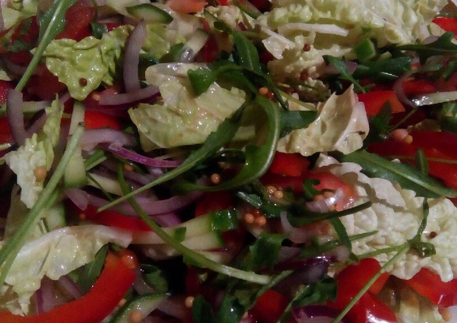 Рецепты салатов к шашлыку простые. Салат Радуга овощной. Салат к шашлыку. Легкие салаты к шашлыку. Легкие летние салаты к шашлыку.