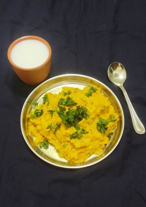 મકાઈ નો વઘારેલો લોટ (Makai Vagharelo Lot Recipe In Gujarati) રેસીપી મુખ્ય ફોટો