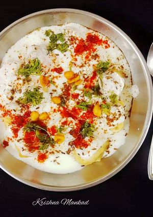 દહીં વડા (Dahi Vada Recipe In Gujarati) રેસીપી મુખ્ય ફોટો