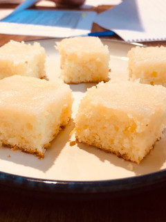 Una foto de 🍋Cuadraditos húmedos de limón 🍋