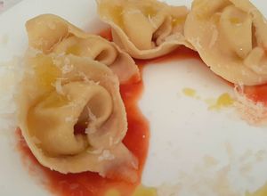 Foto di Tortelloni di patate e aglio pippolino