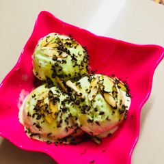 A picture of Pista ice-cream.