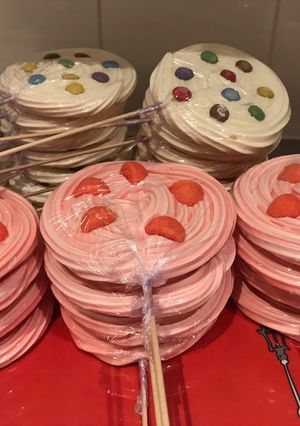 Une photo de Sucettes Meringue Magiques