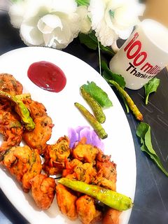 प्याज ओर पालक के पकौड़े (pyaz aur palak ke pakode recipe in Hindi) रेसिपी मुख्य फोटो