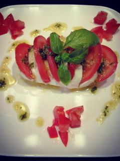 Une photo de Tomate🍅Pesto🌿Mozzarella di Buffala