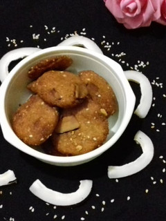 खुरमी (Khurmi recipe in hindi) रेसिपी मुख्य फोटो