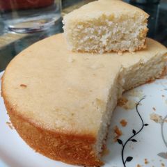 A picture of Rava cake.
