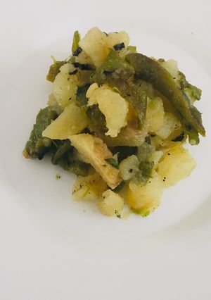 Una foto de Rajas con papas