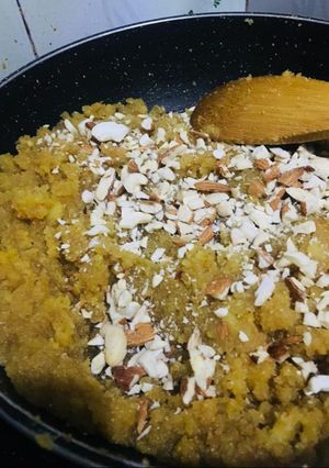 मूंग दाल हलवा (moong dal halwa recipe in Hindi) रेसिपी मुख्य फोटो