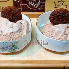 A picture of Easy Creamy Oreo Ice Cream.