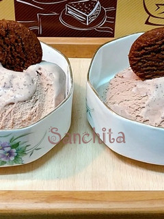 A picture of Easy Creamy Oreo Ice Cream.