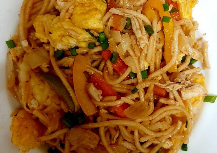 Recipe of Super Quick Homemade Smoky garlic chicken noodles 😊 #mycookbook