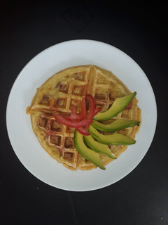 Una foto de Waffles salados con tocino