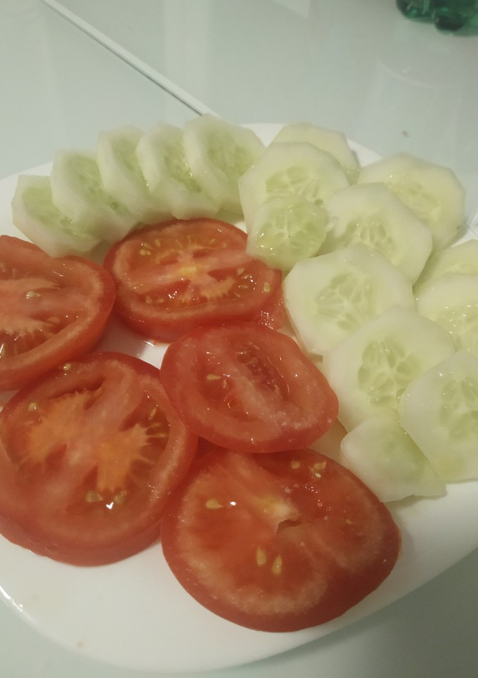 Una foto de Ensalada de tomate y pepino