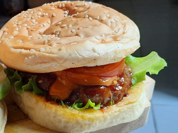 Bagaimana Membuat Beef patty burger homemade yang Enak