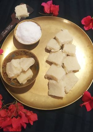 ટોપરા પાક (Topra Paak Recipe In Gujarati) રેસીપી મુખ્ય ફોટો
