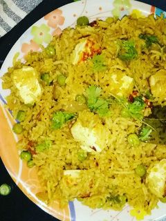 मटार पनीर पुलाव (matar paneer pulav recipe in marathi) रेसिपी चे मुख्य फोटो