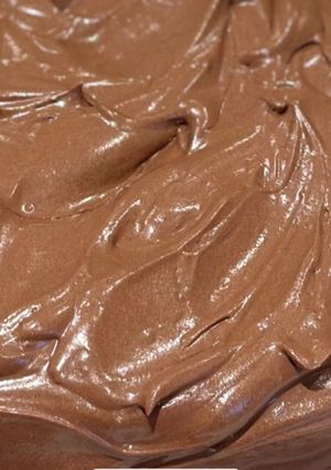 صورة لوصفة كريمة تشوكلت chocolate frosting