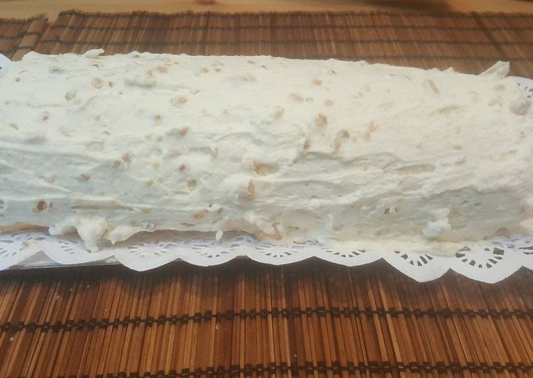 Brazo gitano relleno de crema de turrón