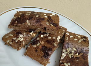 Una foto de Brownie de plátano saludable🍫🍌