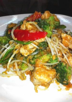 Una foto de Solomillo de Cerdo al Tandoori con Verduras al estilo Thai