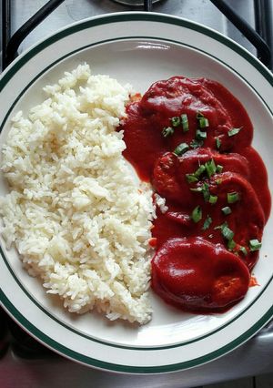Una foto de Tortitas de huevo con chile colorado