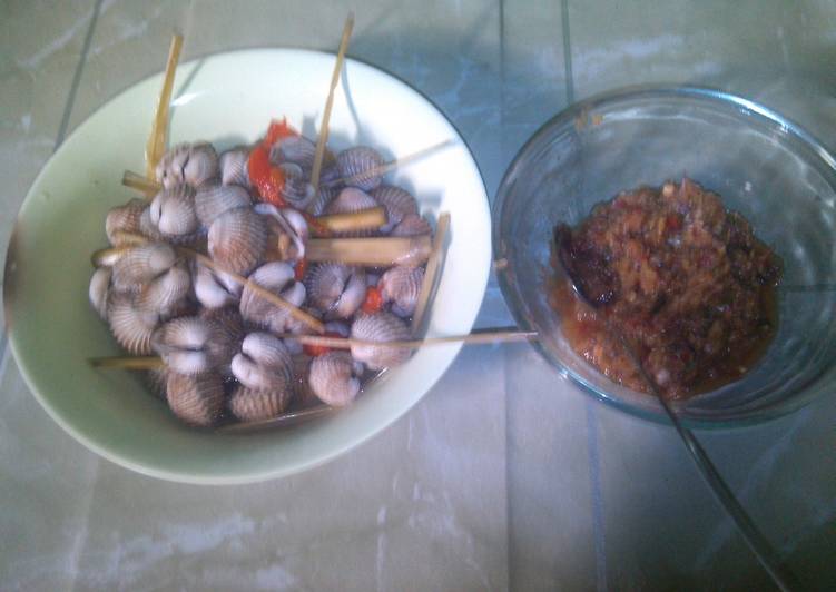 Langkah Mudah untuk Membuat Kerang rebus sambal serai, Lezat