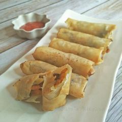 A picture of Vegetables Spring Rolls.
