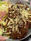 Carne picada com feijão e molho de tomate