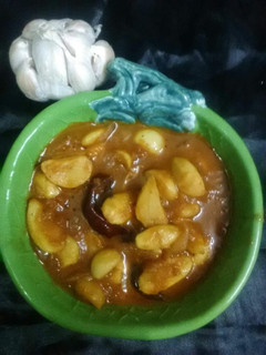 பூண்டுகுழம்பு (poondu kulambu recipe in tami) செய்முறை முக்கிய புகைப்படம்