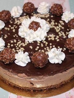 Una foto de Tarta ferrero rocher