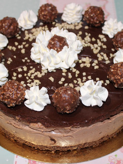Una foto de Tarta ferrero rocher