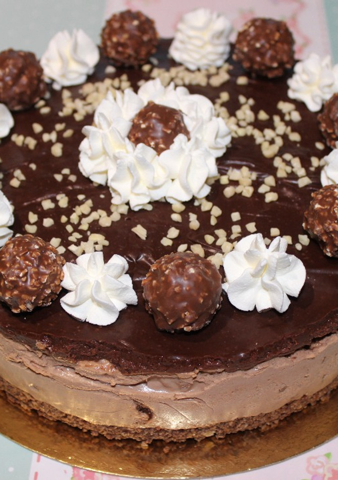 Una foto de Tarta ferrero rocher