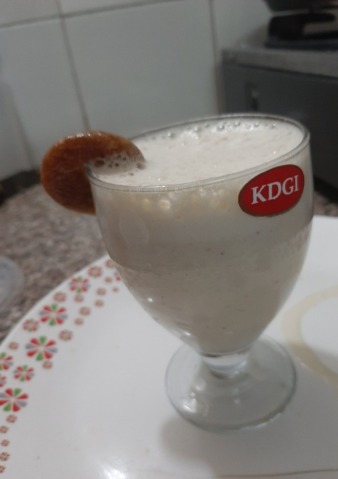 A picture of Apple dates smoothie.