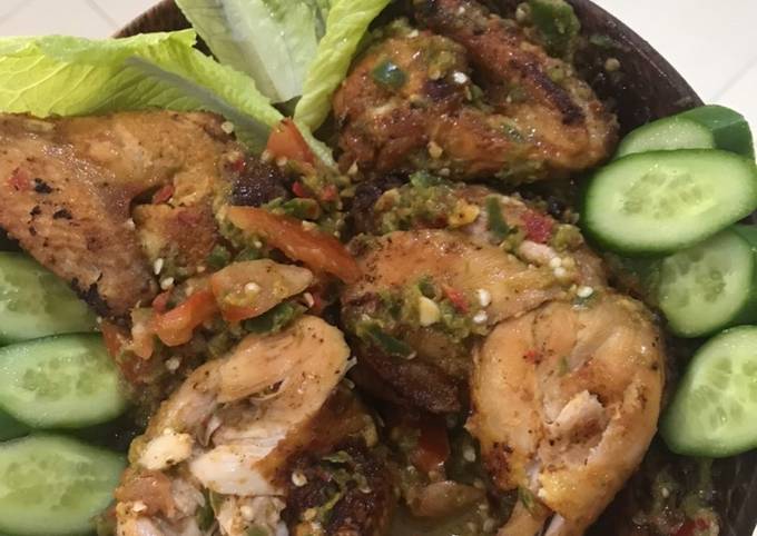 Ayam geprek bumbu kalasan