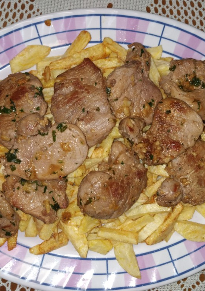 Una foto de Solomillo de cerdo al ajillo