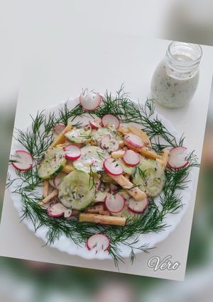 Une photo de Salade de concombre /pomme /radis