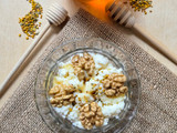 Postrecito de ricota o requesón con polen corbicular y miel de abejas 🐝🍯más nueces en solo un minuto