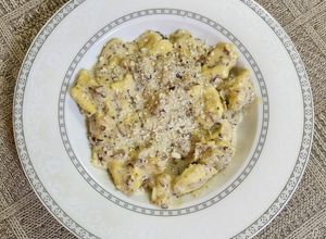 O poză a rețetei Tortellini cu prosciutto și hribi.