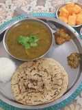 Mirchi ki dal jawari ki Roti theccha
