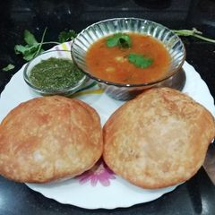 A picture of Matar Kachori.