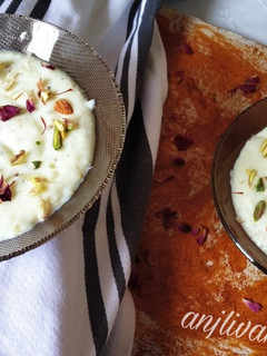 केसर पिस्ता फिरनी(kesar pista phirni recipe in Hindi) रेसिपी मुख्य फोटो